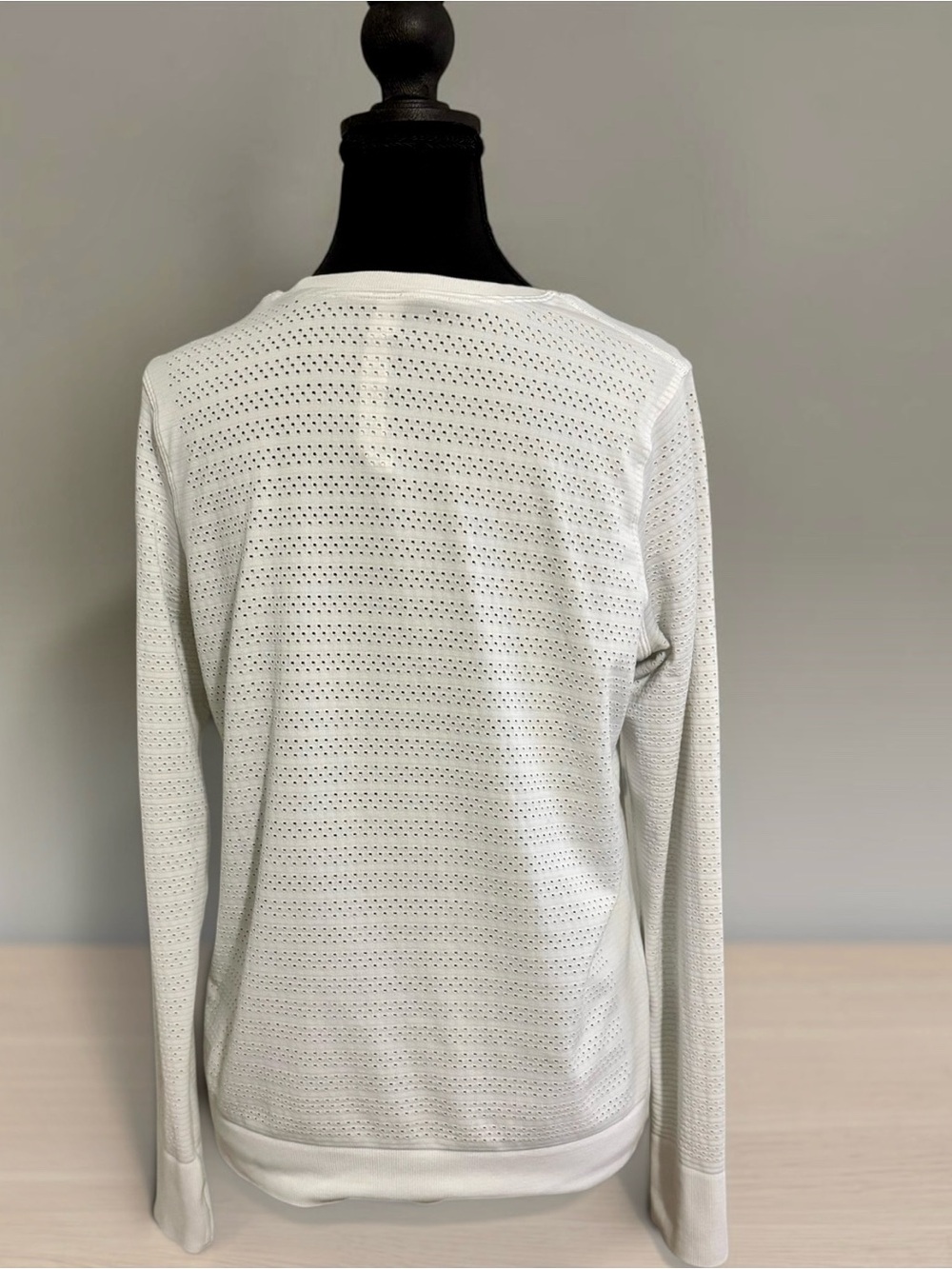 Lululemon Breeze By Long Sleeve Squad White Size 8 - Picture 3 of 5